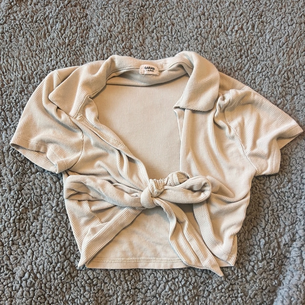 Garage tie cropped shirt